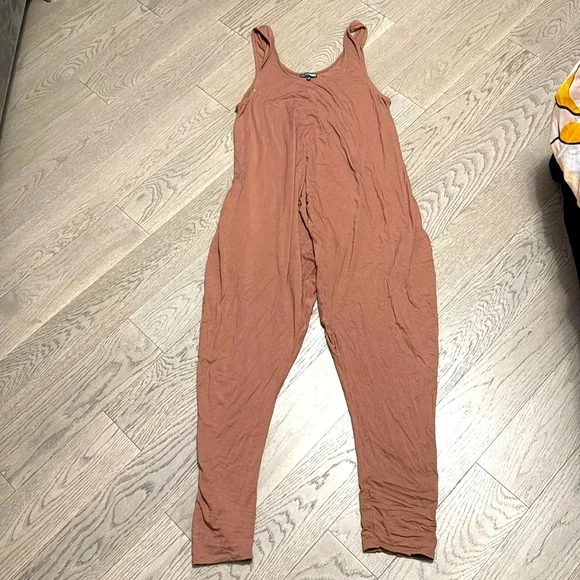 Fashion nova Brown jumpsuit - Picture 2 of 2